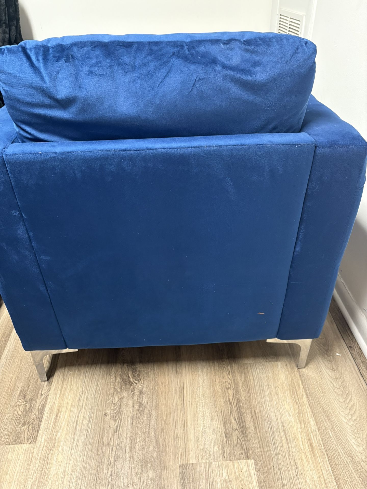 2 Sets Of Chairs For Living Room