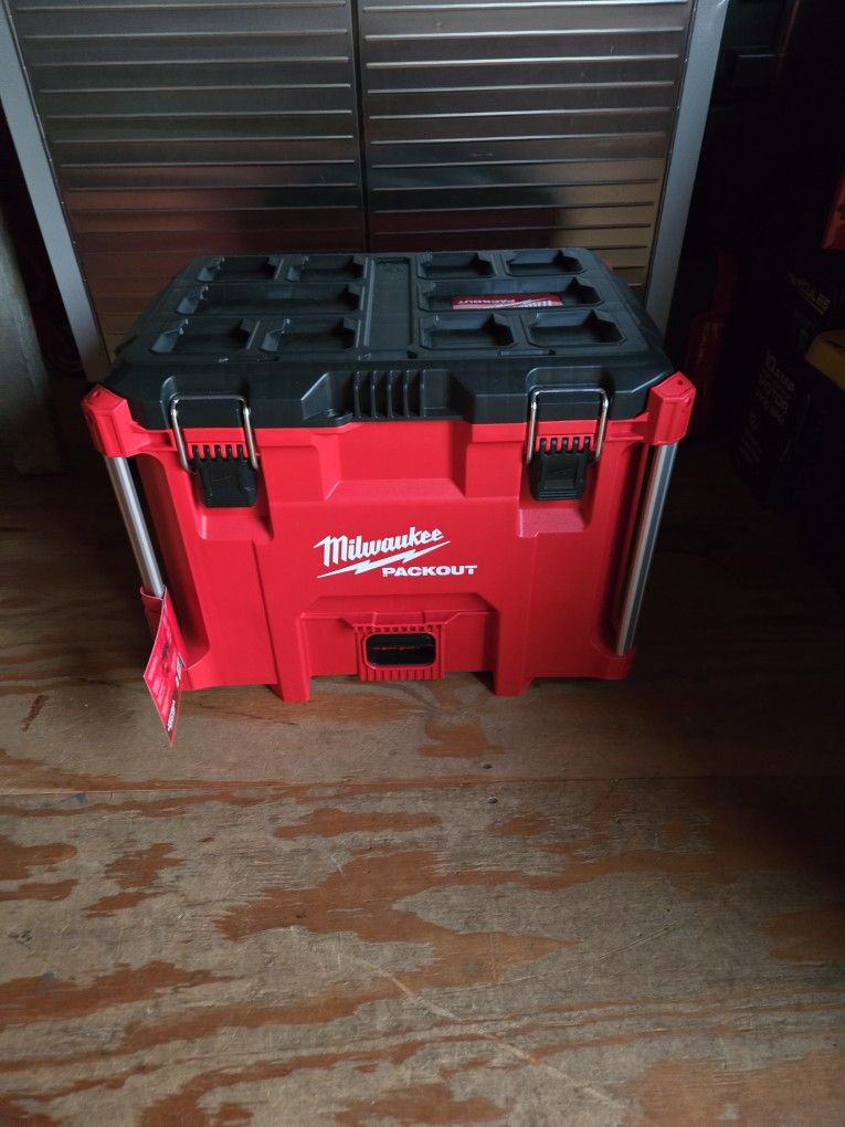 MILWAUKEE XL PACKOUT