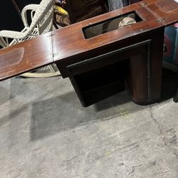 Vintage Singer Sewing Machine w/ built in desk p/u in WHS in Willow Grove PA