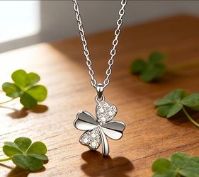 Clover Necklace