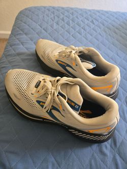 Gray Brooks Adrenaline 23 GTX size 9