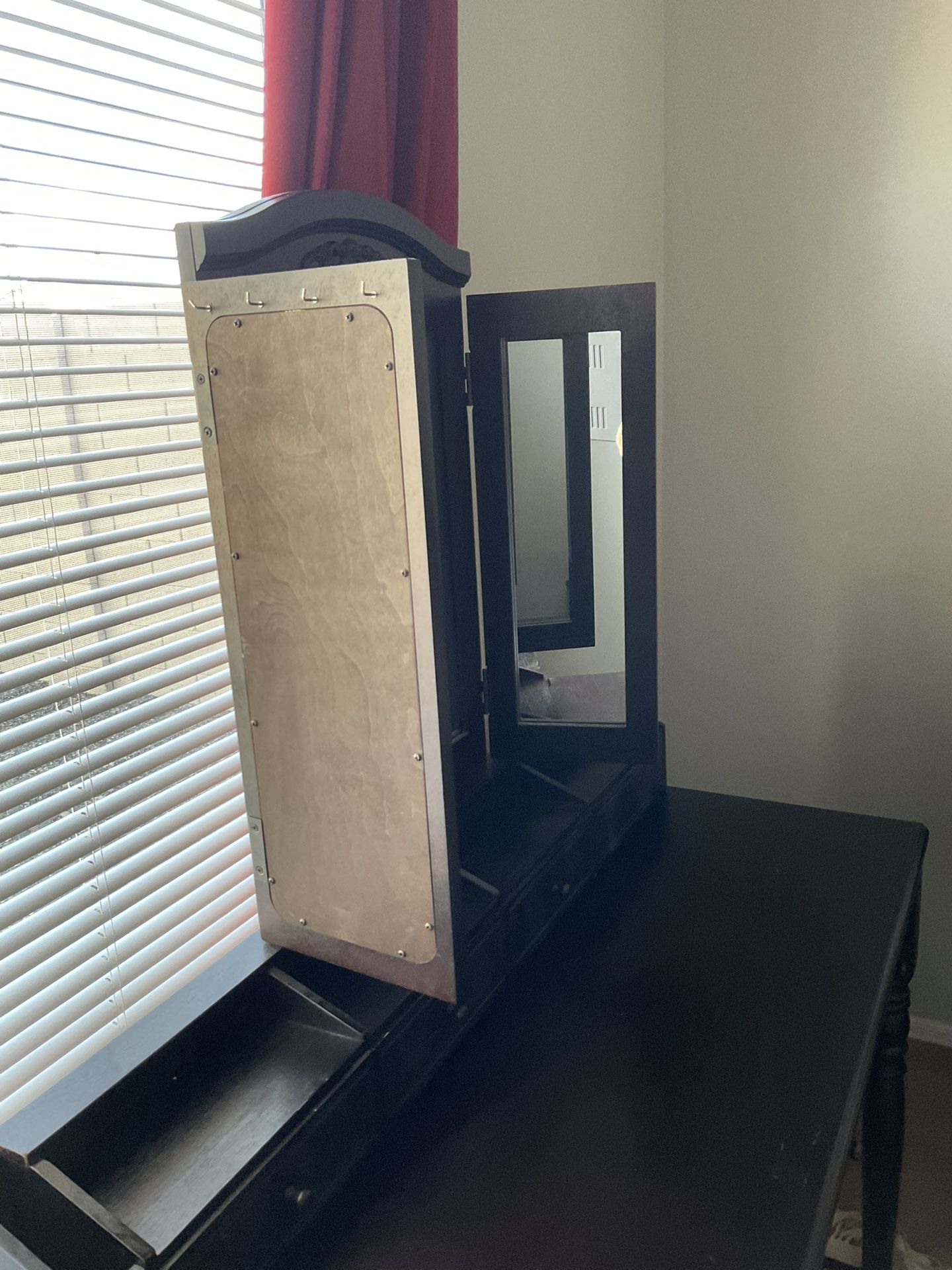 VANITY WITH MIRROR AND WOODEN STOOL