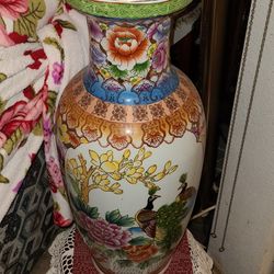 ORIENTAL PORCELAIN VASE (Make An Offer)