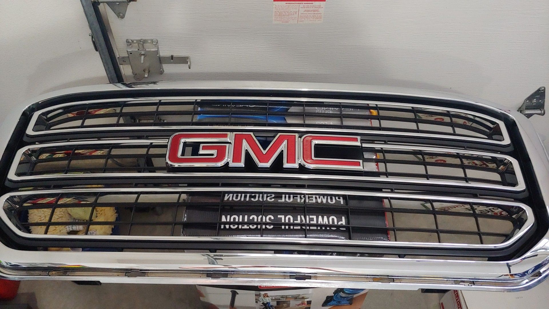 New Factory GMC Yukon grill 2015-16 17 and 18 # 84119634