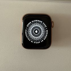 Apple Watch. Series 5. 40mm