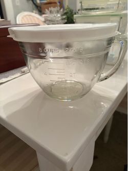 Pampered chef glass mixing batter bowl