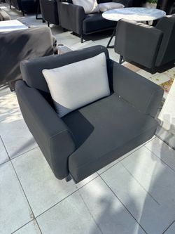 12 - Single Lounge Seat