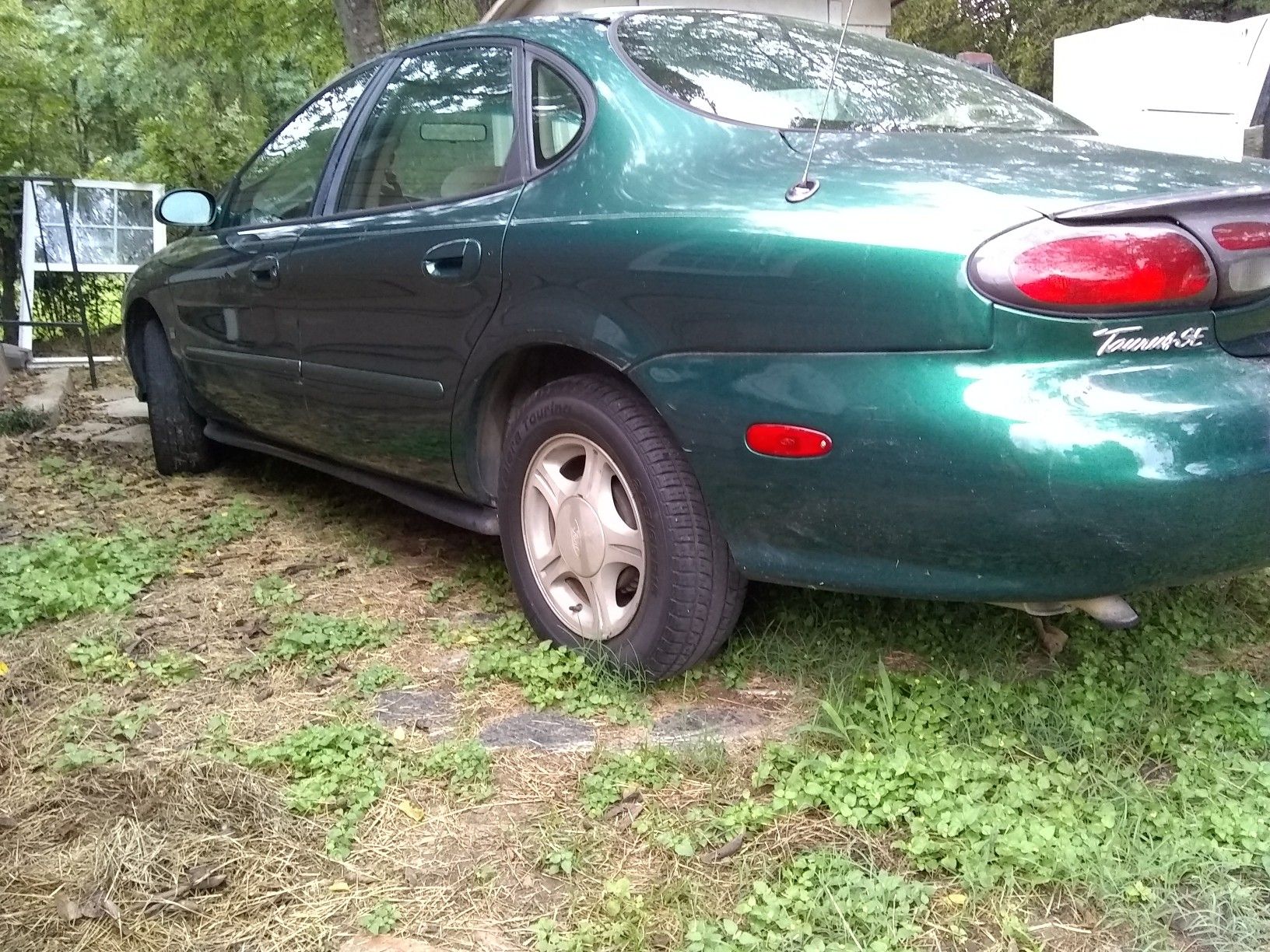 1999 Ford Taurus