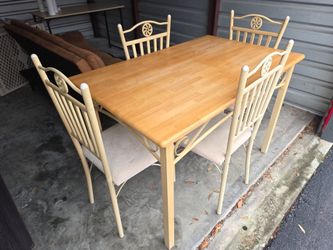Table & 4 Chairs
