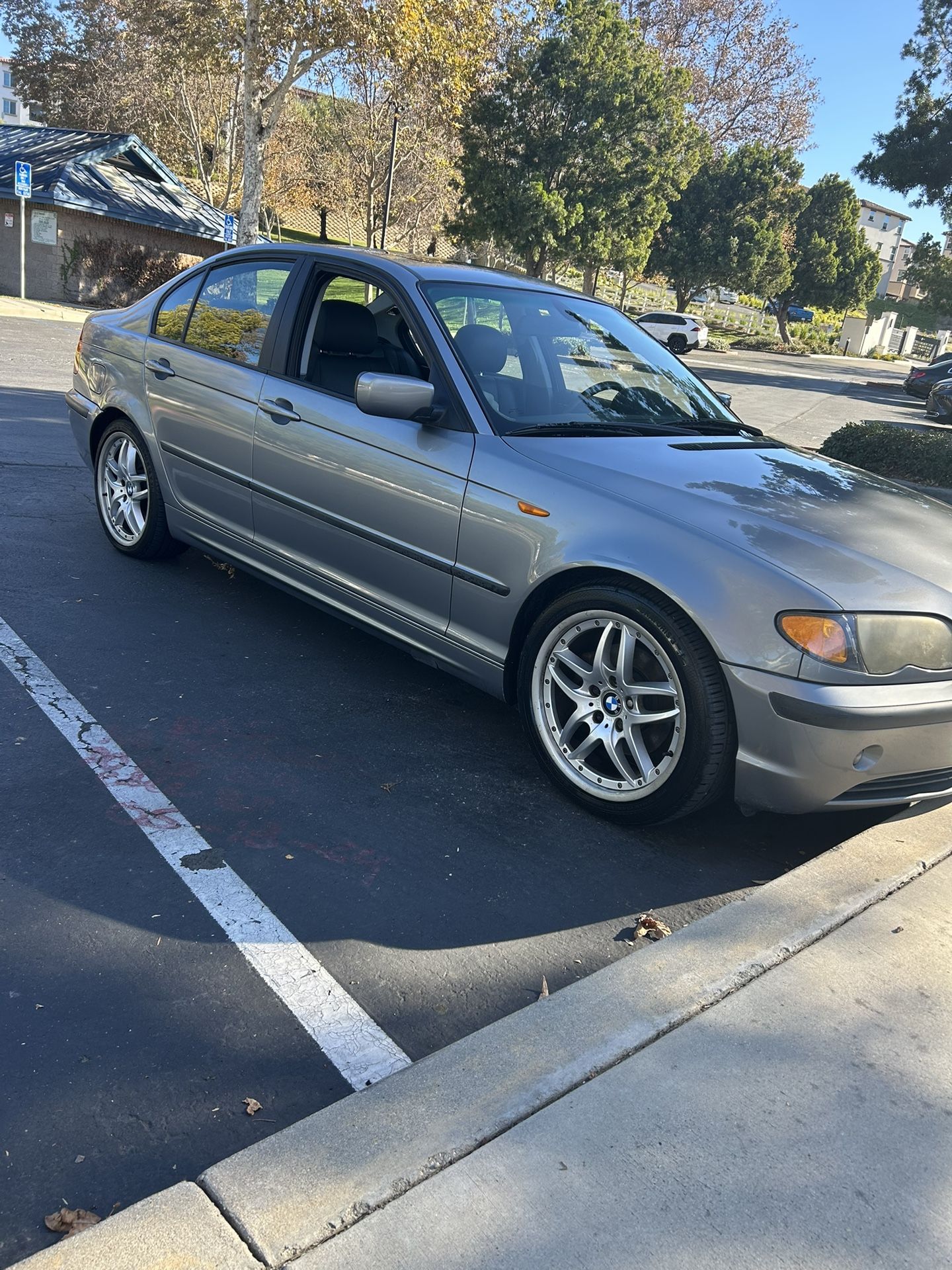 2003 BMW 325i