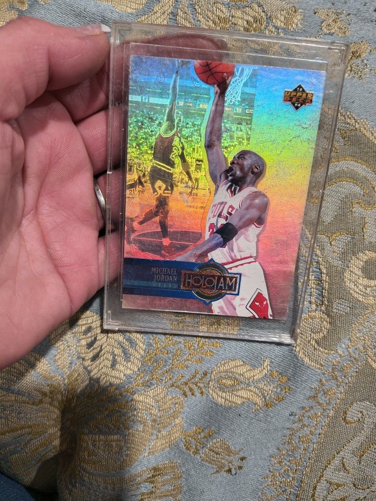 4 Michael Jordan Cards