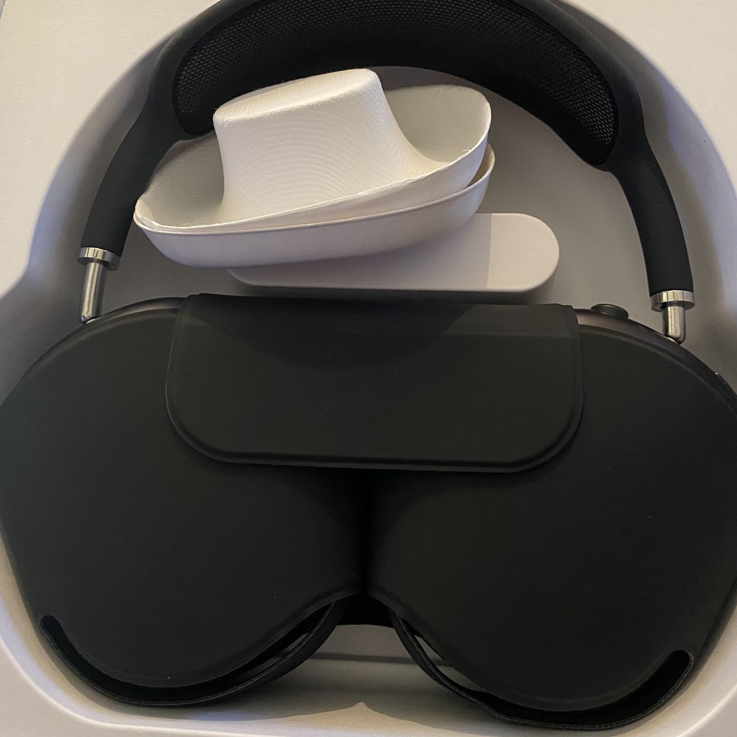 Apple Airpods Max for Sale in San Pedro, CA - OfferUp