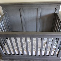Baby/Toddler Crib 