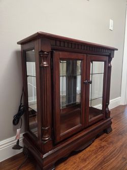 Beautiful two-door curio cabinet in excellent condition.