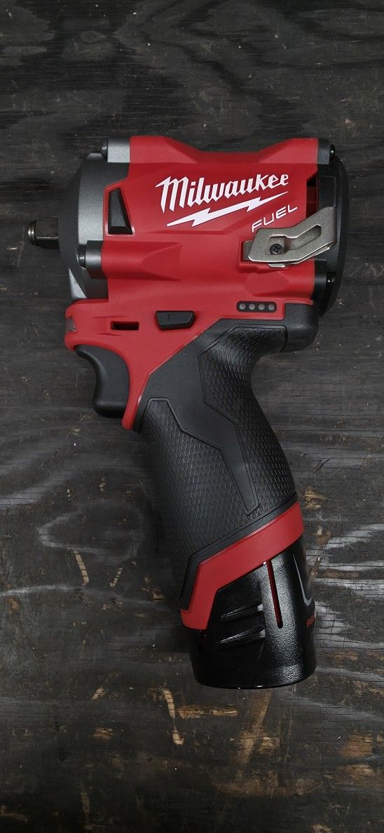 Milwaukee M12 FUEL Stubby IMPACT WRENCH