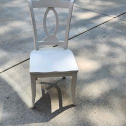 Crate & Barel 4 Chairs And Round Table