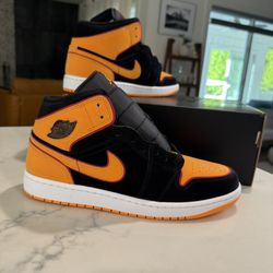 Air Jordan 1 Mid SE “Vivid Orange” Size 10.5 New w/ Box