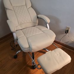 Like New! Massaging and Heated Office Chair
