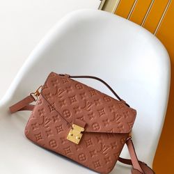 Pochette Metis handbag     