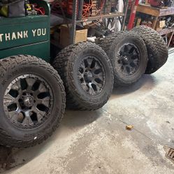 Mud Hogs 33x12.5x14 