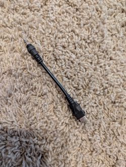 5-pin Connector to 3-Conductor A/V Plug (2.5 mm)