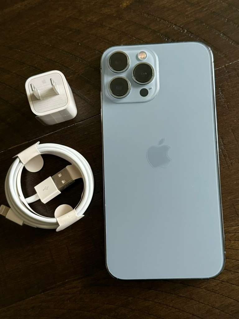 iPhone 13 Pro Max , 256GB , Factory Unlocked, Excellent Condition Like New