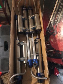 Like new  Fab tech nitrogen, shocks with reservoirs