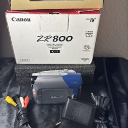 Canon ZR800 Mini DV Camcorder