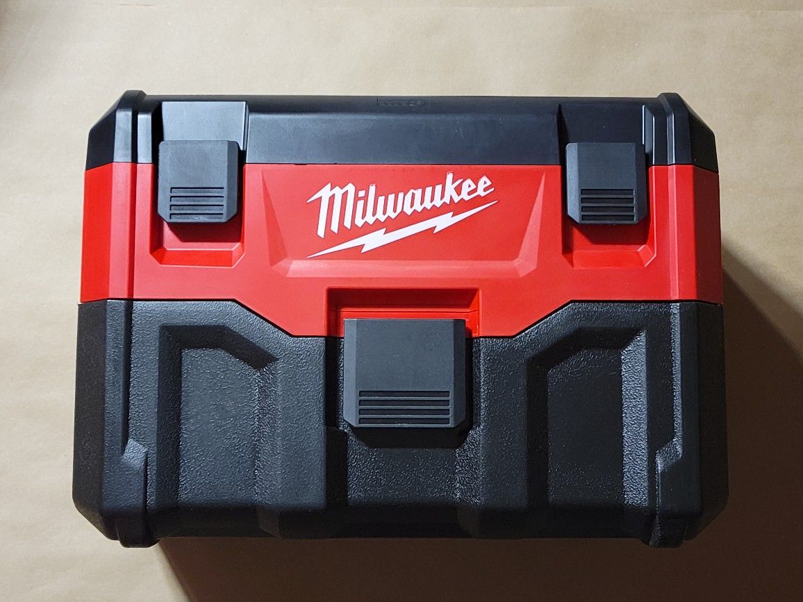 Milwaukee M18 Shop Vacuum