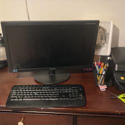 Good Working Computer With Free Key Board Samsung 