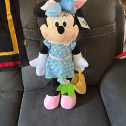 Minnie Mouse Easter Greeter 