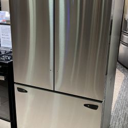 27 cu. ft. Smart Counter-Depth MAX French Door Refrigerator with Internal Water Dispenser in Print