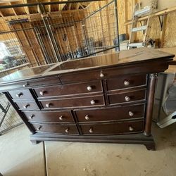 7 drawer dresser with mirror and 2 nightstands 
