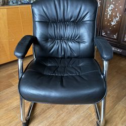BLACK LEATHER LOUNGE CHAIR - LIKE NEW, GREAT FOR SALONS, BARBERSHOPS, LOBBIES, LIVING ROOM