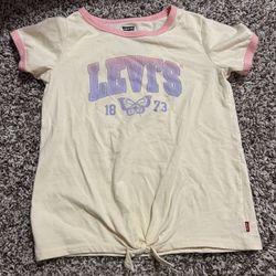Girl’s Levi’s jeans t-shirt. Size medium 