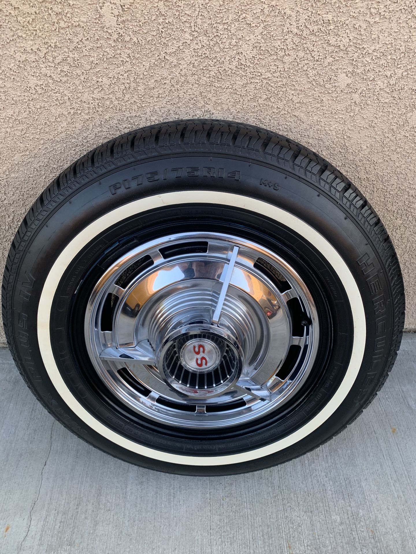 1963 impala ss rims and hubcaps for Sale in Jurupa Valley, CA OfferUp