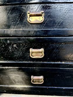 Small Vintage dresser / Nightstand