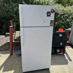 FRIGIDAIRE REFRIGERATOR WORKING 18 Cubft