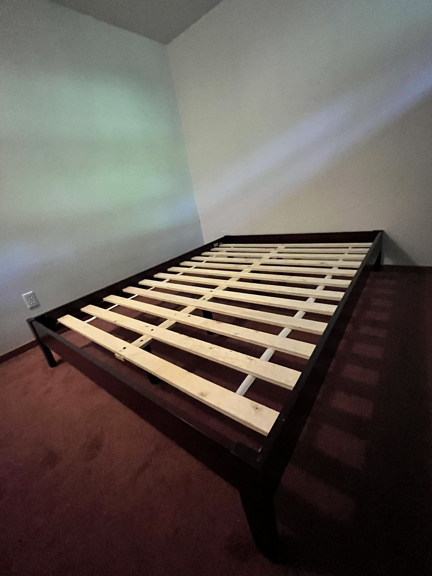 platform queen bed mattress frame.