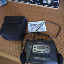 VINTAGE SONY WALKMAN PERSONAL CASSETTE PLAYER WM-FX421 NEW NO PACKAGE 