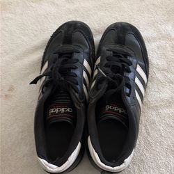 Adidas shoes size 4/5 in kids