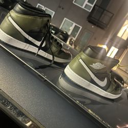 Jordan 1s mid dark green and black