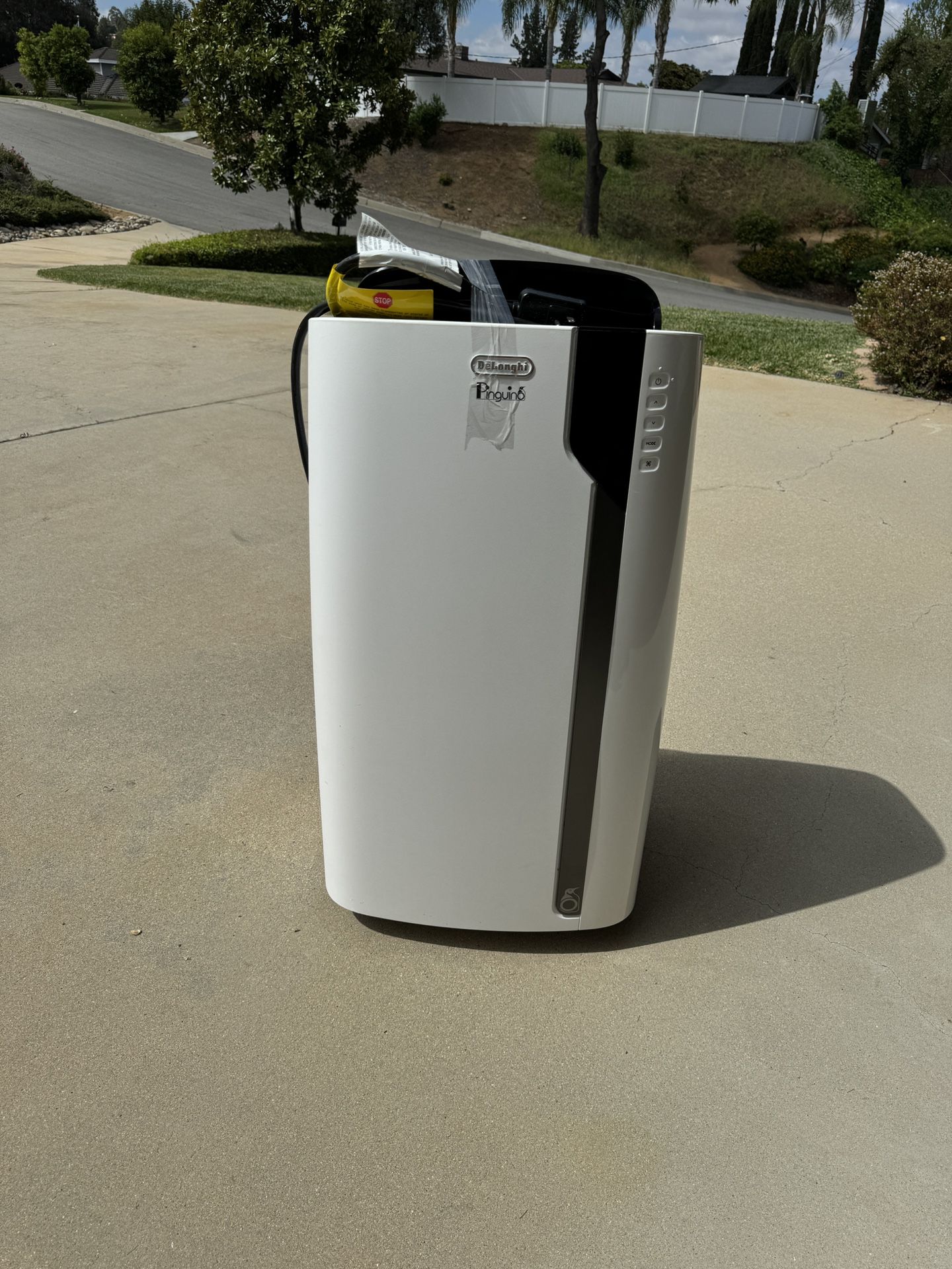 De'Longhi 14000 BTU Portable Air Conditioner, Dehumidifier & Fan 