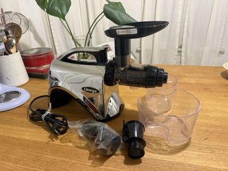 Omega Juicer - Slow Masticating Juicer (NC900HDC)