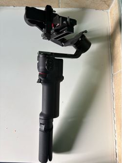 DJI RS 3 Mini, Camera Gimbal Stabilizer, Canon/Sony/Nikon/Fujifilm 2 kg (4.4 lbs) Tested Payload, Native Vertical Shooting, Bluetooth Shutter Control,