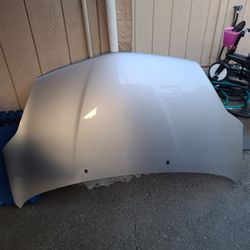 Toyota Sienna Hood 06'