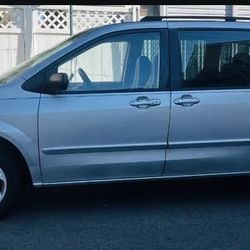 2001 Mazda MPV