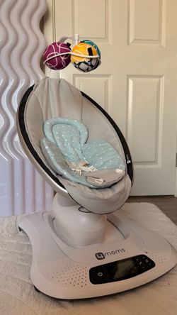 4moms MamaRoo baby swing  with infant insert and Bar & Balls included