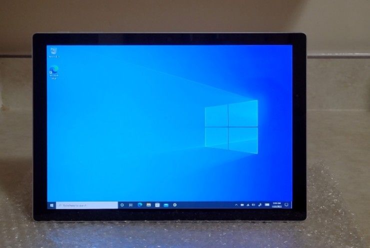 EXTREMELY NICE LIKE NEW MICROSOFT SURFACE PRO 5 TABLET PC
