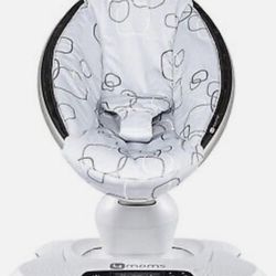 Selling 4moms Mamaroo Baby Swing 